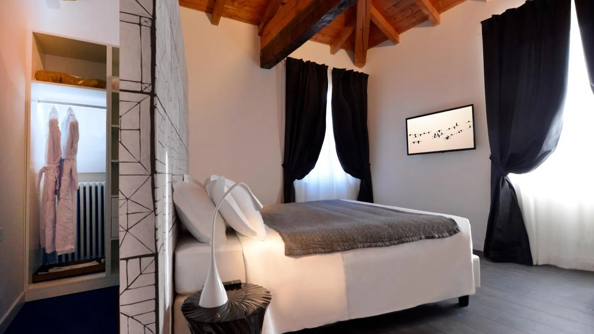 Phi Hotel Bologna Apartments